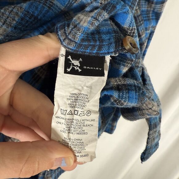 Oakley Flannel Shirt Men Medium Blue Plaid Button Up Shirt Collared Long Sleeve - Picture 7 of 11